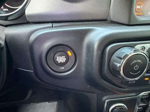 Used 2022 Jeep Gladiator Mojave w/ Cold Weather Group AWD/4WD image 36