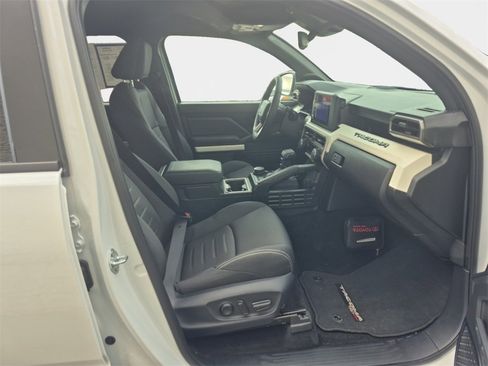 Used 2024 Toyota Tacoma TRD Sport w/ TRD Sport Upgrade Package image 18