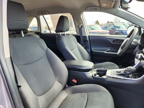 Used 2021 Toyota RAV4 LE image 16