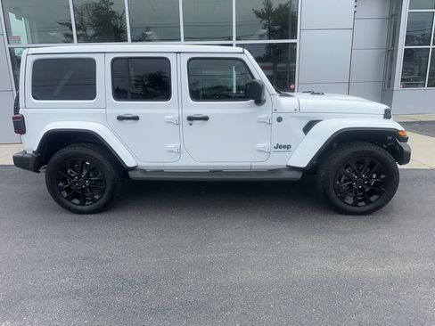 Used 2025 Jeep Wrangler Unlimited Sahara w/ Safety Group AWD/4WD image 2