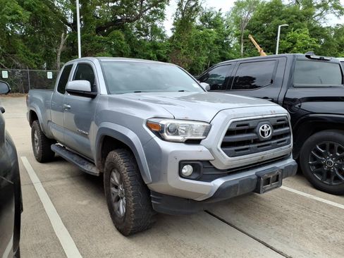 Certified 2016 Toyota Tacoma SR5 image 1