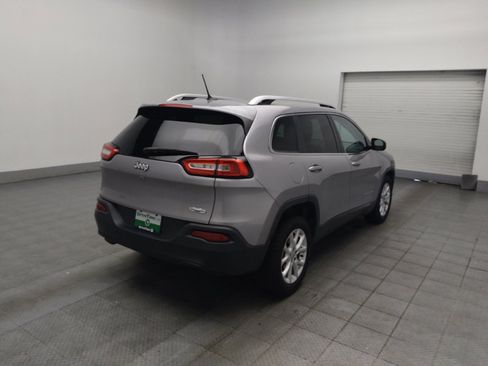 Used 2018 Jeep Cherokee Latitude FWD image 9