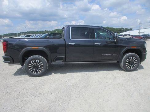 New 2026 GMC Sierra 2500 Denali Ultimate AWD/4WD image 3