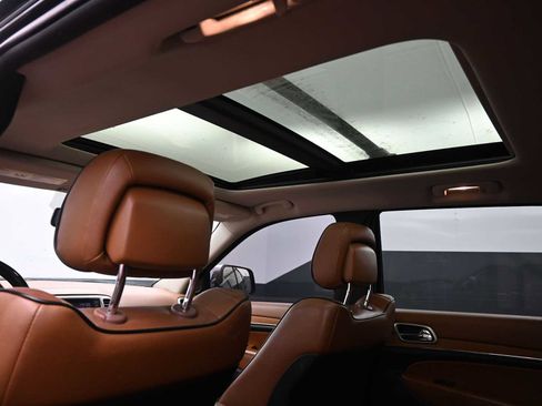 Used 2011 Jeep Grand Cherokee Overland Summit image 26