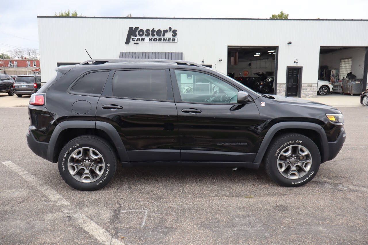 Used 2019 Jeep Cherokee Trailhawk w/ Cold Weather Group AWD/4WD image 9