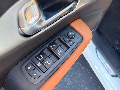 New 2026 Chrysler Pacifica Pinnacle image 15