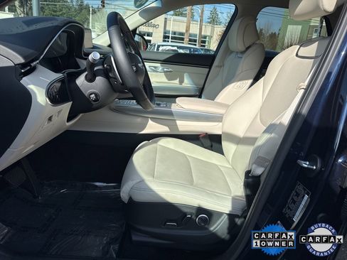 Used 2025 Genesis GV70 2.5T w/ Select Package image 17