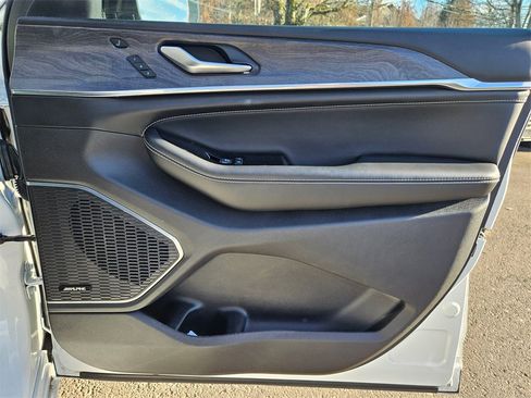 Used 2024 Jeep Grand Cherokee L Overland w/ Advanced Protech Group III image 18