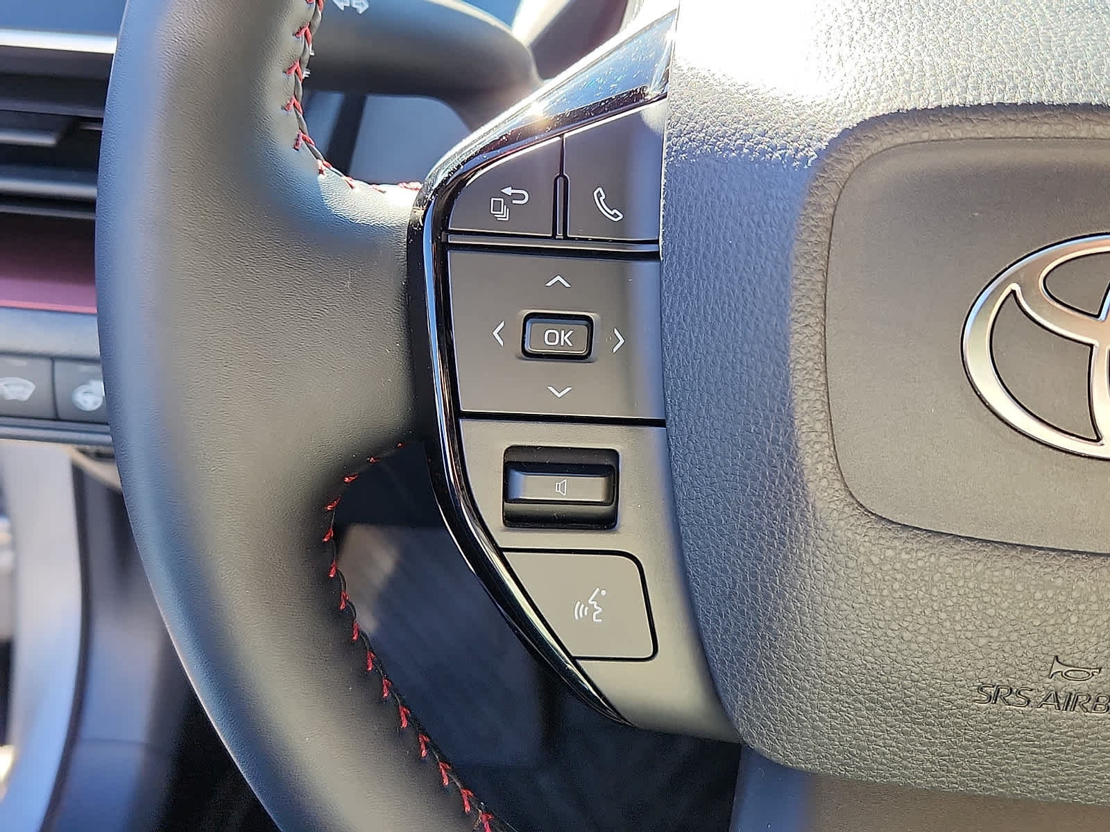 Used 2026 Toyota Prius Plug-In Hybrid FWD image 23