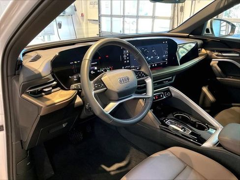 Used 2025 Audi Q5 Premium w/ 19" Wheel Package AWD/4WD image 5