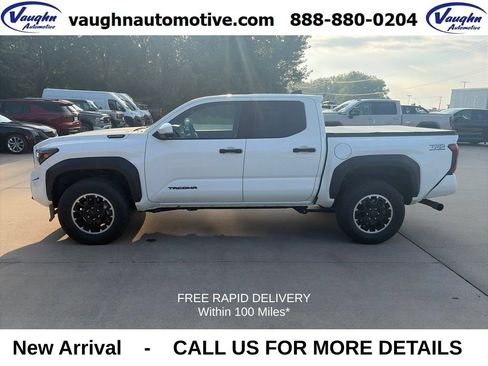 Used 2025 Toyota Tacoma TRD Off-Road w/ TRD Off Road Premium Package AWD/4WD image 1