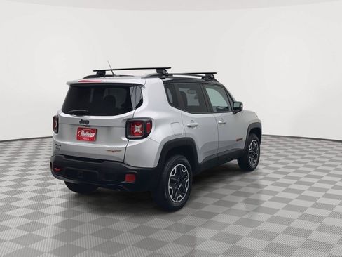 Used 2017 Jeep Renegade Trailhawk w/ Popular Equipment Group AWD/4WD image 36