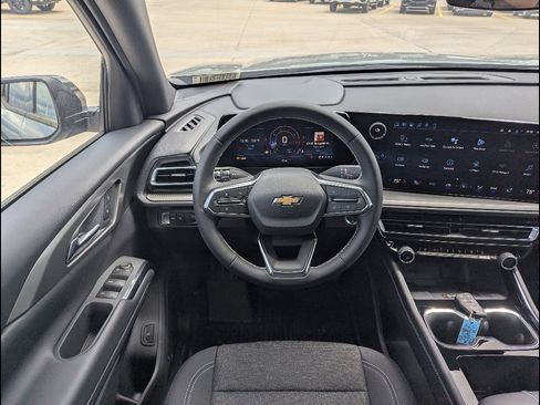 New 2026 Chevrolet Traverse LT w/ LPO, Floor Liner Package FWD image 3