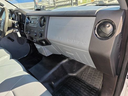 Used 2016 Ford F550 2WD Regular Cab Super Duty image 17