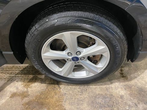 Used 2018 Ford Edge SE image 37