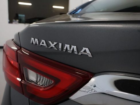 Used 2017 Nissan Maxima Platinum w/ Interior Lighting Package FWD image 10