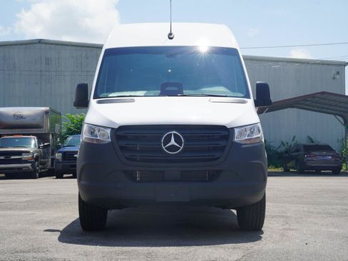 Used 2025 Mercedes-Benz Sprinter 2500 image 3