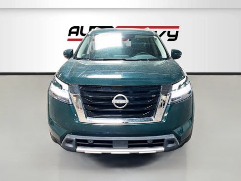 Used 2024 Nissan Pathfinder SL AWD/4WD image 2