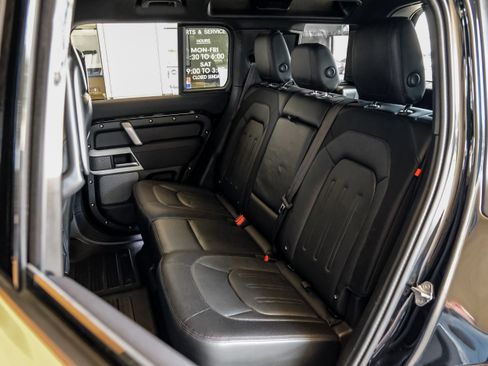 Used 2022 Land Rover Defender 110 X-Dynamic SE AWD/4WD image 43