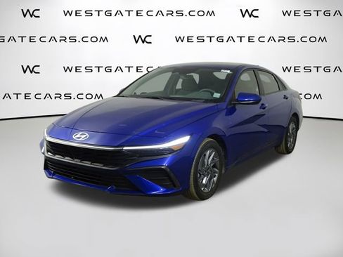 Used 2024 Hyundai Elantra SEL image 1