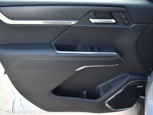 Used 2025 GMC Acadia Elevation image 11