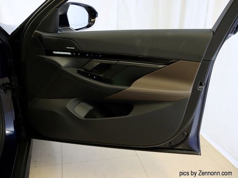 Used 2026 BMW 530i xDrive w/ Premium Package image 36