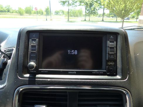 Used 2019 Dodge Grand Caravan SXT FWD image 30