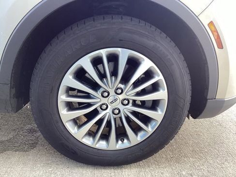 Used 2017 Lincoln MKX Select w/ Select Plus Package AWD/4WD image 9