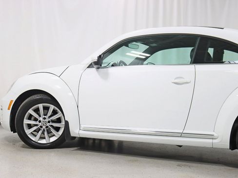Used 2019 Volkswagen Beetle 2.0T SE FWD image 11
