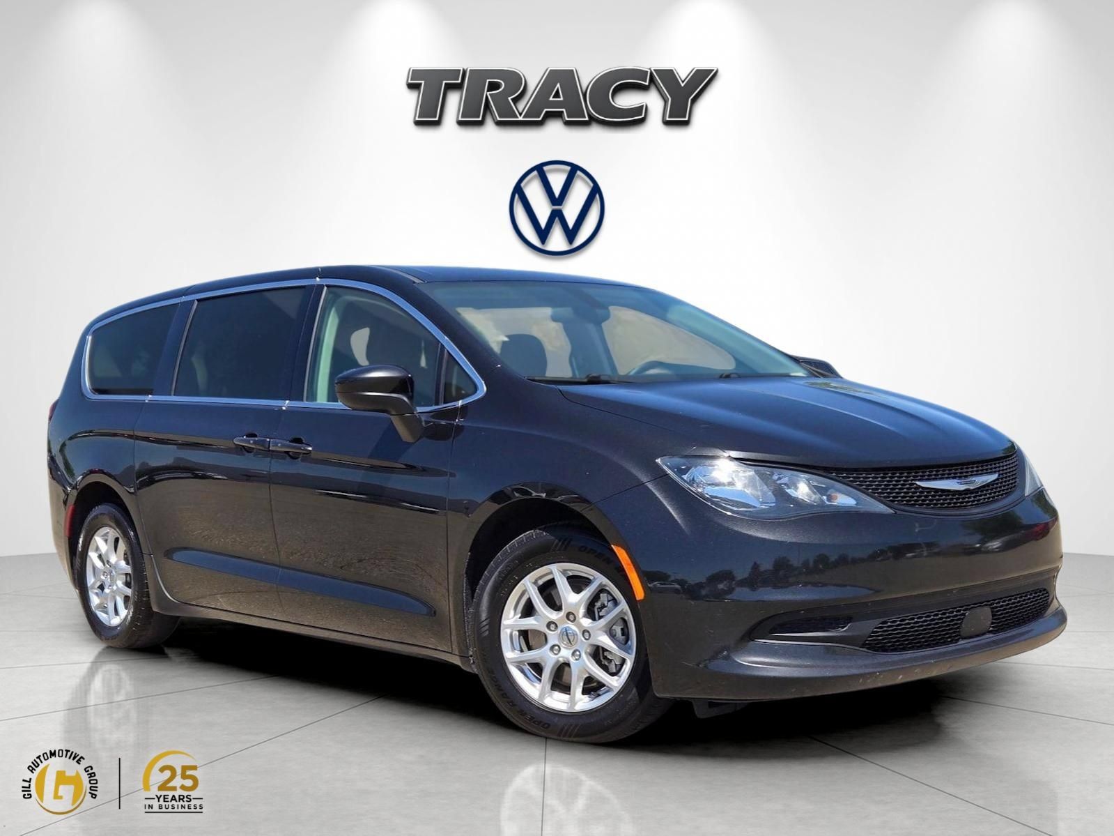 Used 2022 Chrysler Voyager LX FWD image 1