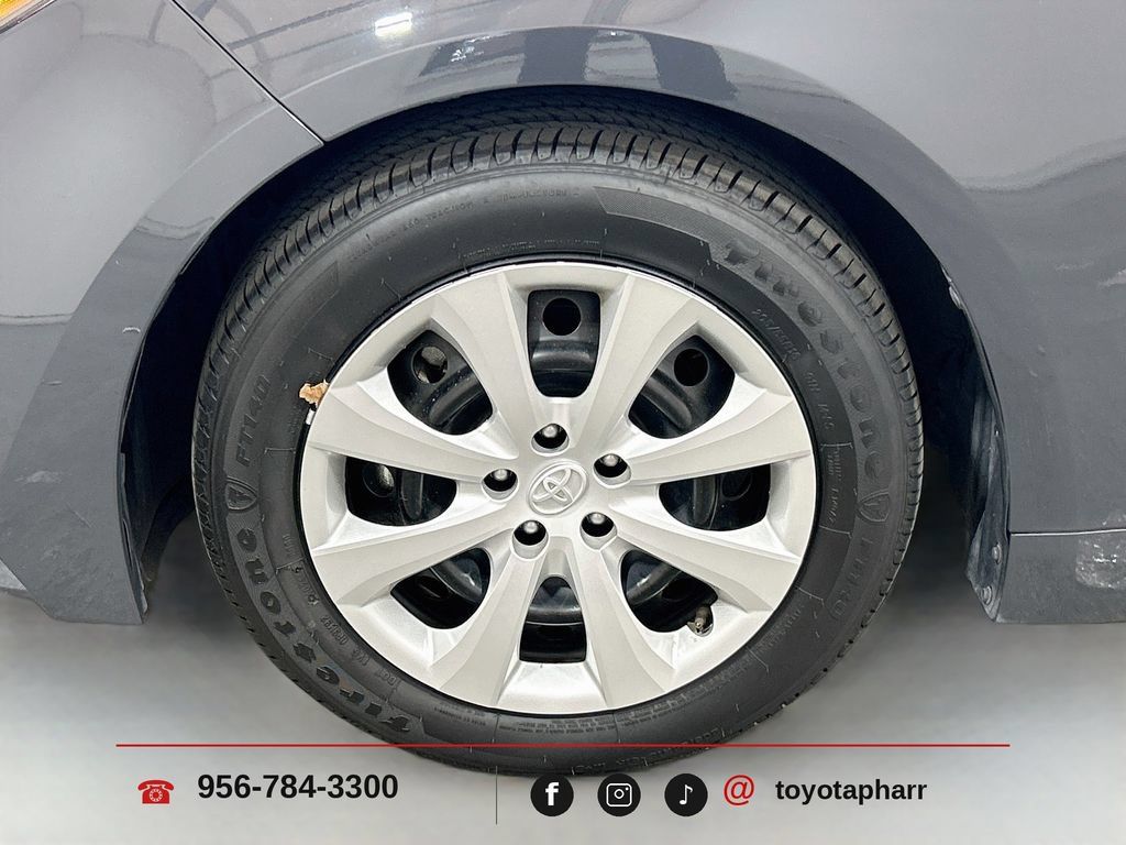 Used 2025 Toyota Corolla LE FWD image 27
