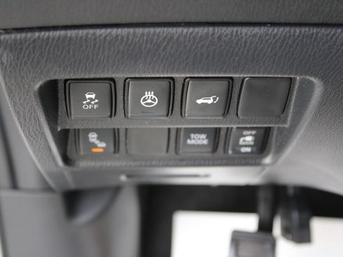 Used 2018 Nissan Pathfinder SL w/ SL Premium Package FWD image 30