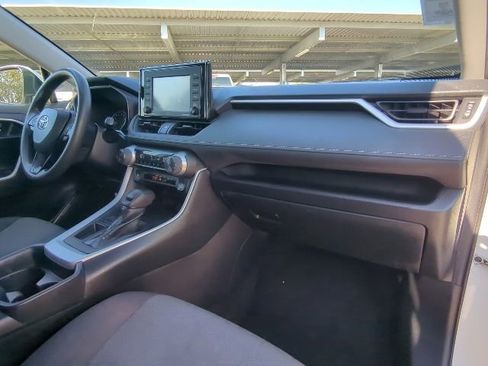 Used 2020 Toyota RAV4 XLE image 21