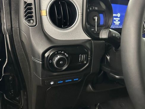 Used 2025 Jeep Wrangler Unlimited Sahara image 13