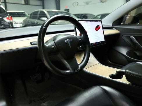 Used 2019 Tesla Model 3 Standard Range Plus image 21