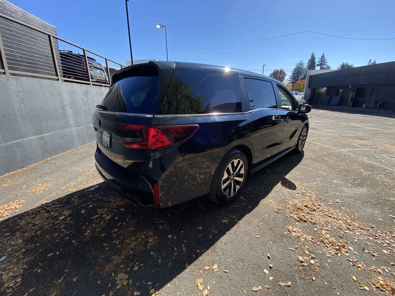 Used 2025 Honda Odyssey EX-L image 6