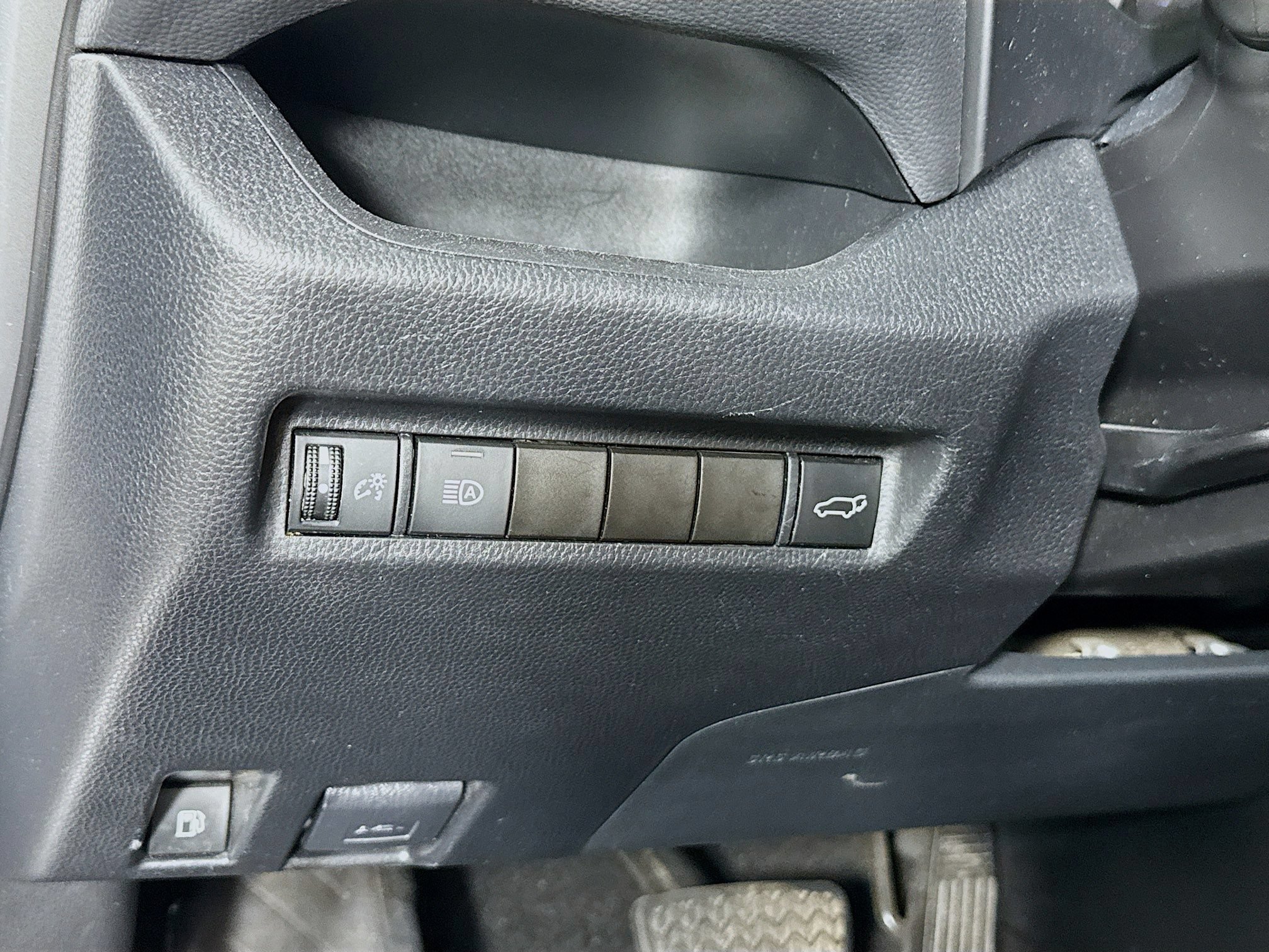 Used 2022 Toyota RAV4 XLE w/ Convenience Package AWD/4WD image 11