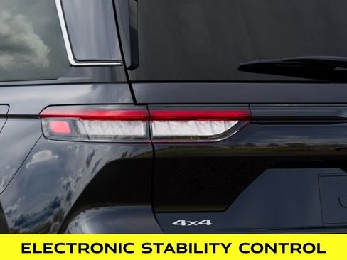 New 2025 Jeep Grand Cherokee Laredo X w/ Luxury Tech Group I image 9