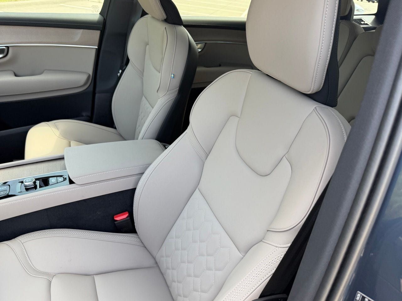 New 2026 Volvo XC90 B5 Core AWD/4WD image 18