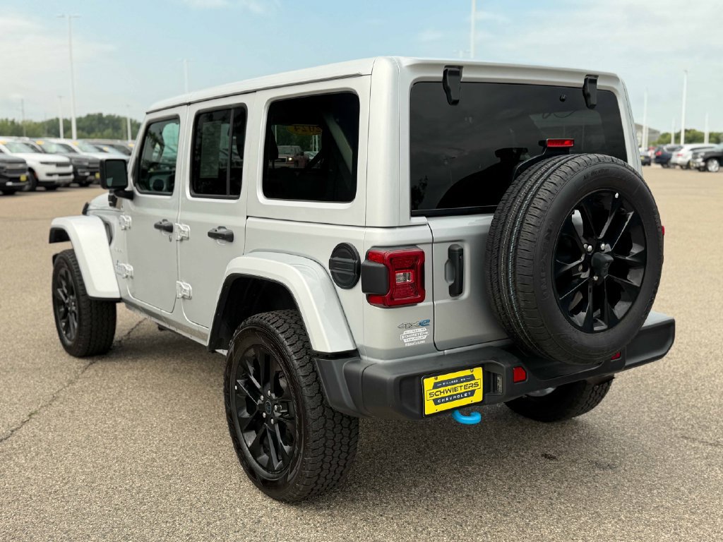 Used 2024 Jeep Wrangler Unlimited Sahara AWD/4WD image 9