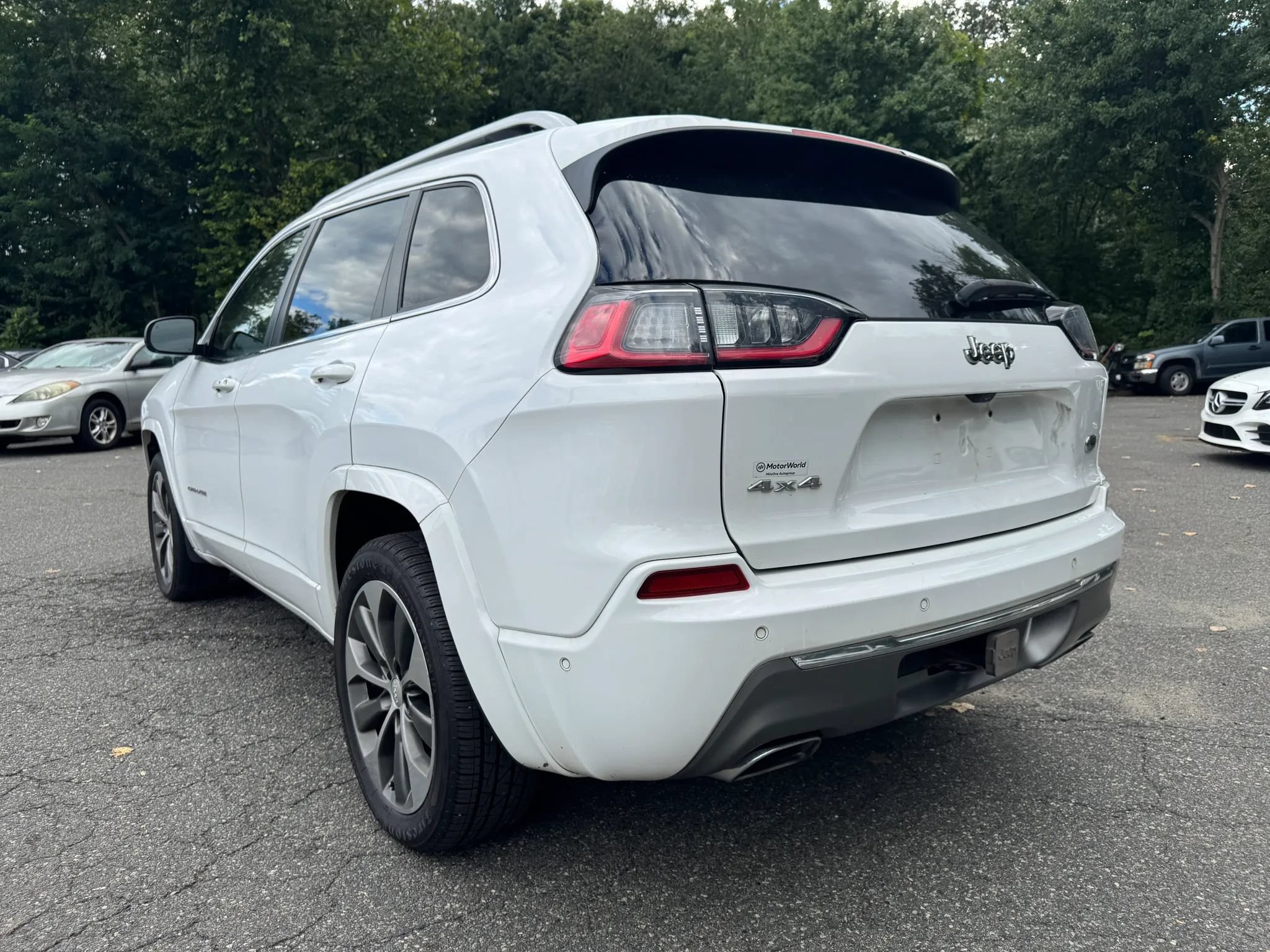 Used 2019 Jeep Cherokee Overland w/ Technology Group AWD/4WD image 3