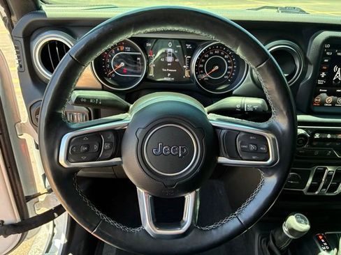 Used 2021 Jeep Gladiator Overland AWD/4WD image 11