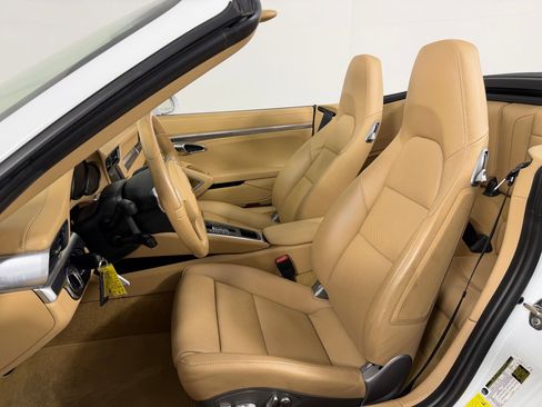 Used 2014 Porsche 911 Carrera 4S image 5