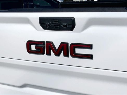 Used 2022 GMC Sierra 1500 AT4 w/ Technology Package AWD/4WD image 26