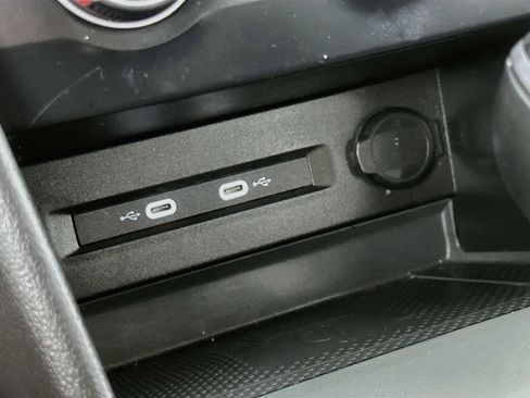 Used 2022 Volkswagen Taos SE w/ Panoramic Sunroof Package FWD image 28