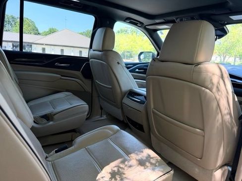 Used 2023 Cadillac Escalade ESV Premium Luxury AWD/4WD image 35