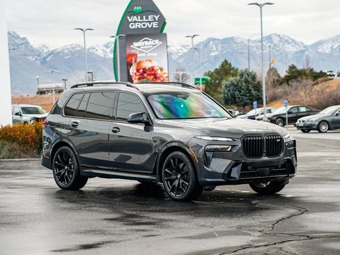 Used 2024 BMW X7 M60i w/ Executive Package image 3