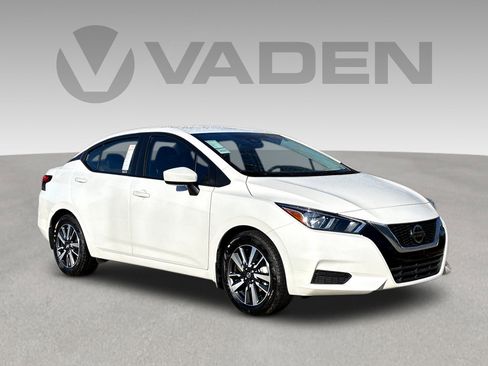 Certified 2022 Nissan Versa SV image 1