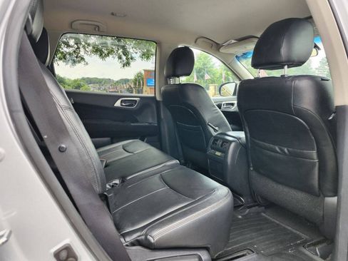 Used 2013 Nissan Pathfinder SV w/ Cargo Pkg FWD image 7
