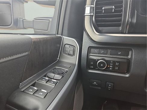 Used 2024 Ford F250 Lariat w/ Sport Appearance Package image 17